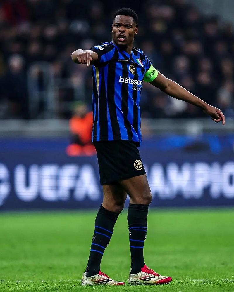 C罗发专访预告片：乔治娜问我要戒指；我资产早就超10亿美元