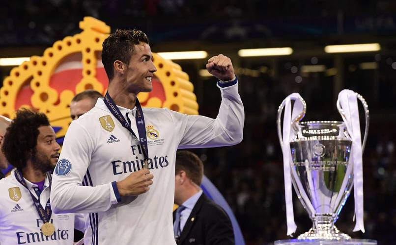 湖人詹姆斯关键三分锁定胜利