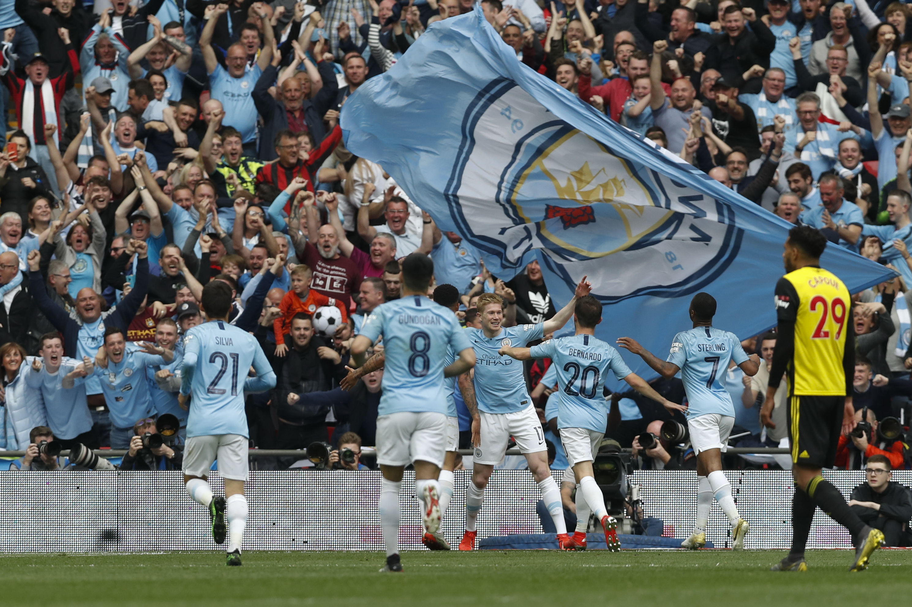 北大高才生+烧烤店老板+渝超球员=36岁的他