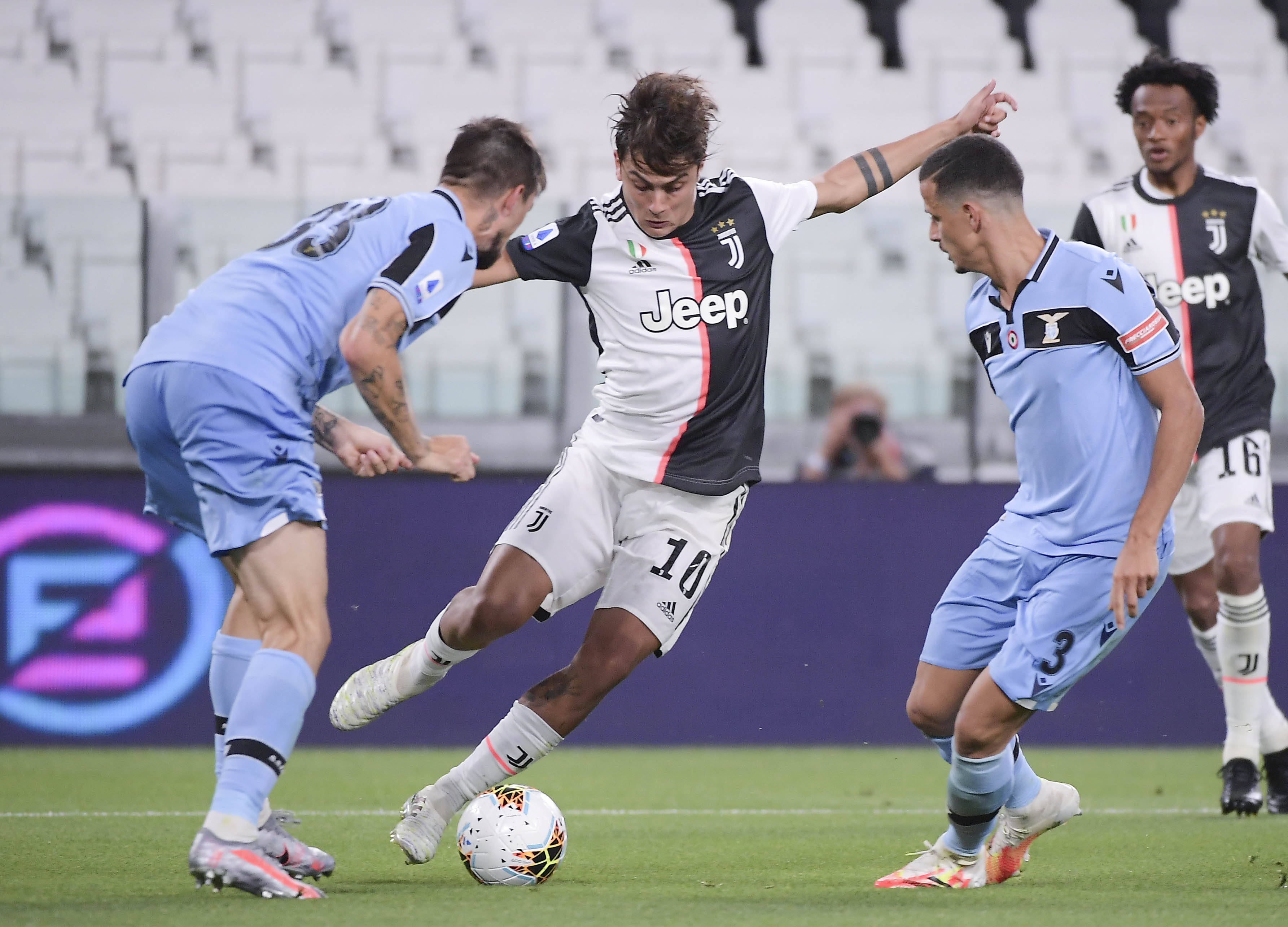 错失绝平机会，帕罗特补时阶段勺子点球打飞