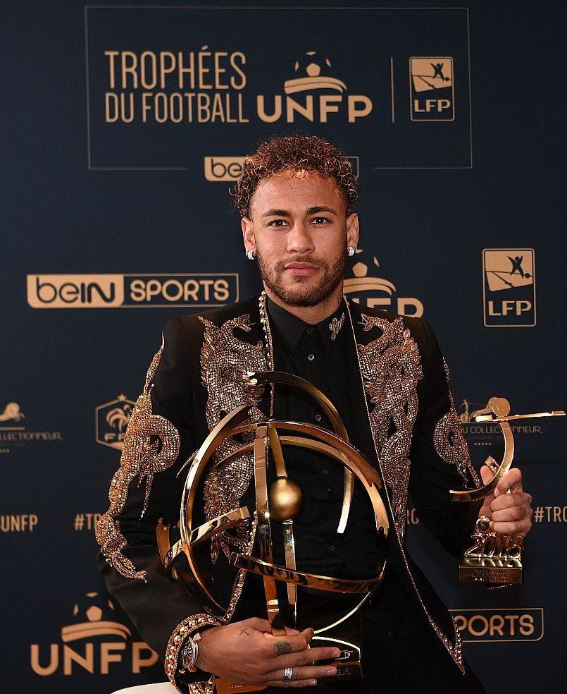 宝刀未老！53岁齐达内再现马赛回旋，戏耍大美女后轻盈破门