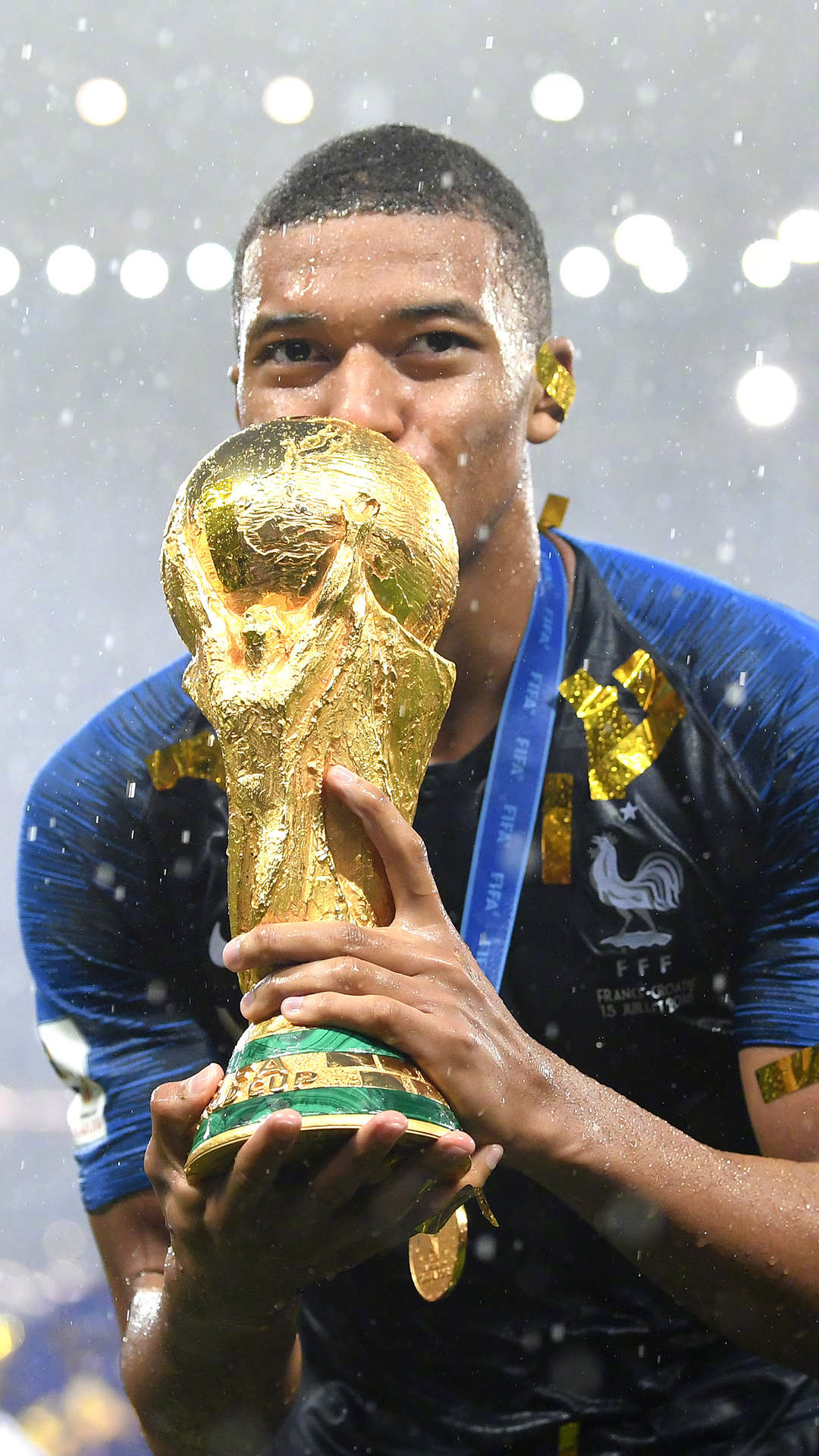 国脚关键头球助球队赢下比赛